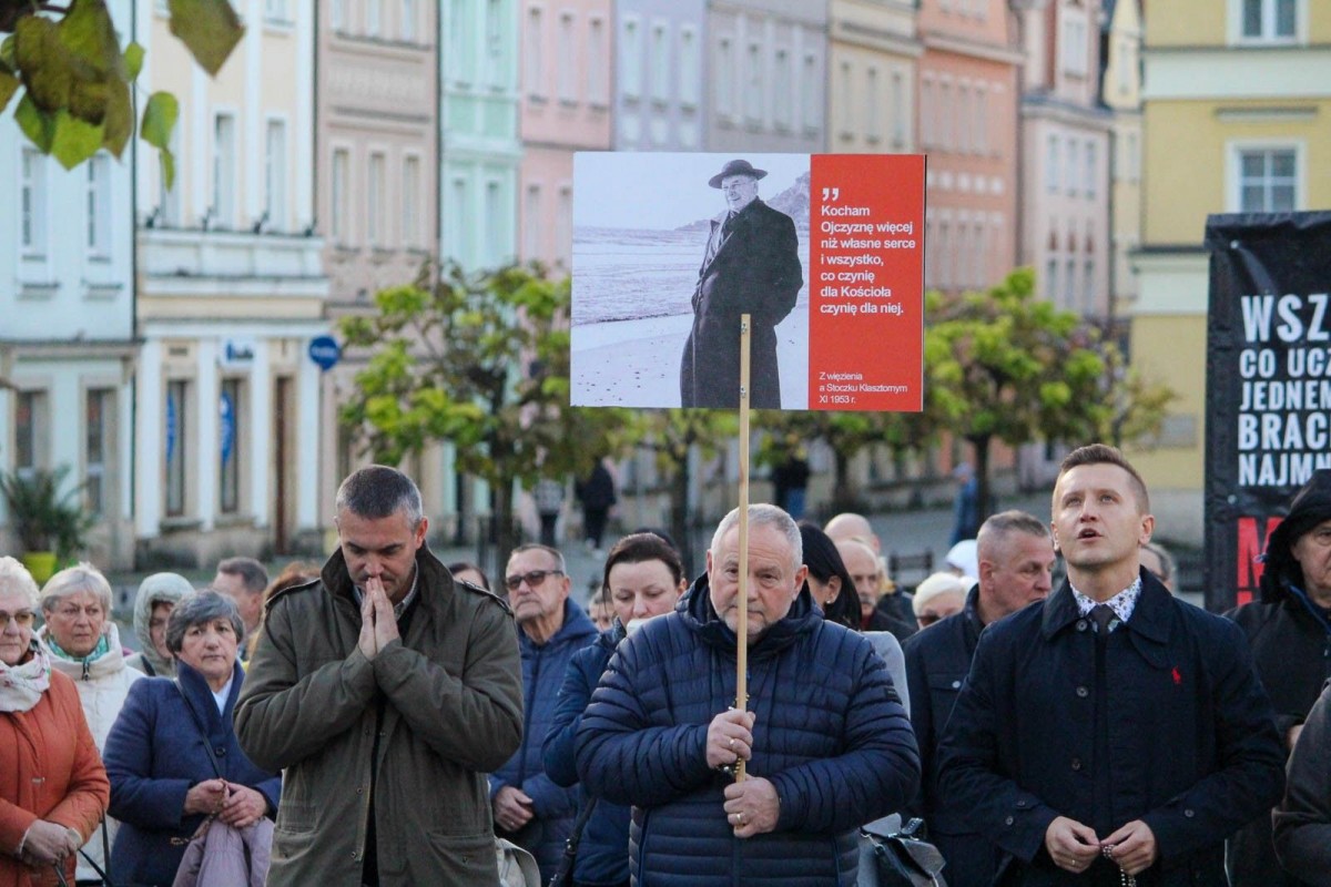 Uczestnicy zgromadzenia różańcowego