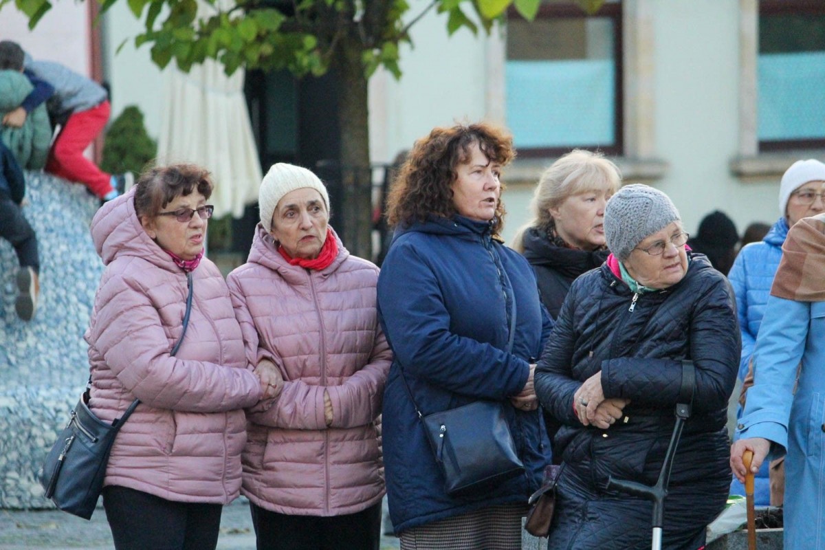 Uczestnicy zgromadzenia różańcowego