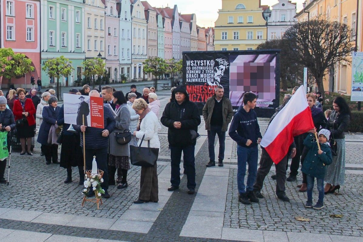 Uczestnicy zgromadzenia różańcowego