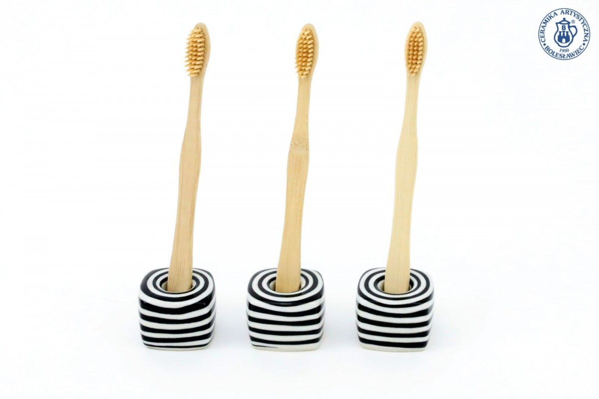 Forma Mariusz Ochocki/ dekoracja Karolina Śliwińska - ZEBRA