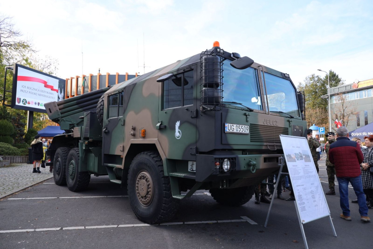 Pokaz na placu Piłsudskiego