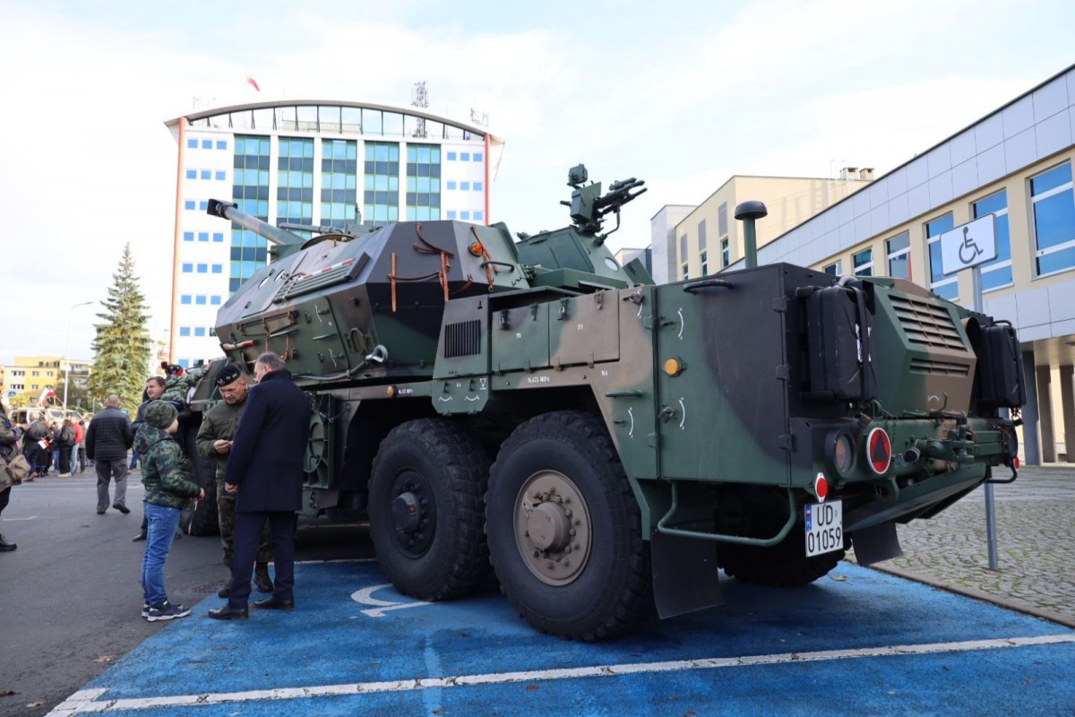 Pokaz na placu Piłsudskiego