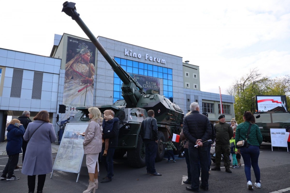 Pokaz na placu Piłsudskiego