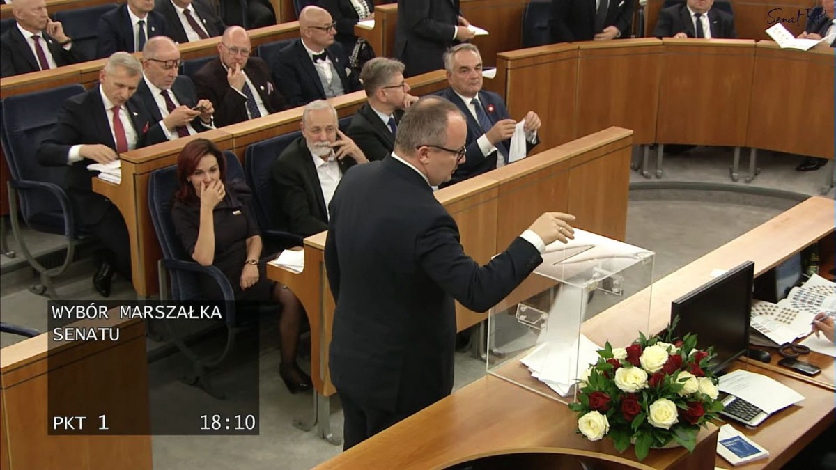 Pierwsze posiedzenie nowego Senatu. Kto zostanie Marszałkiem? Trwa głosowanie