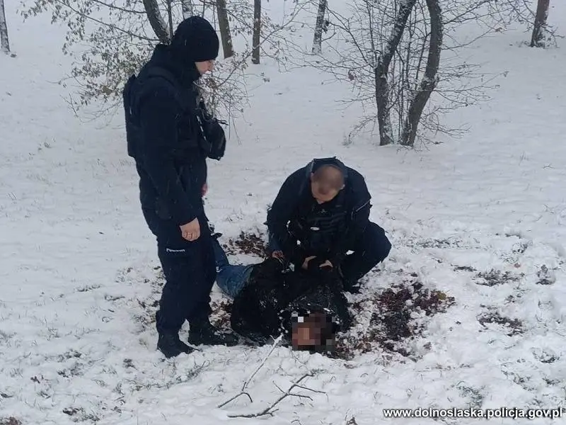Podejrzany i policjanci