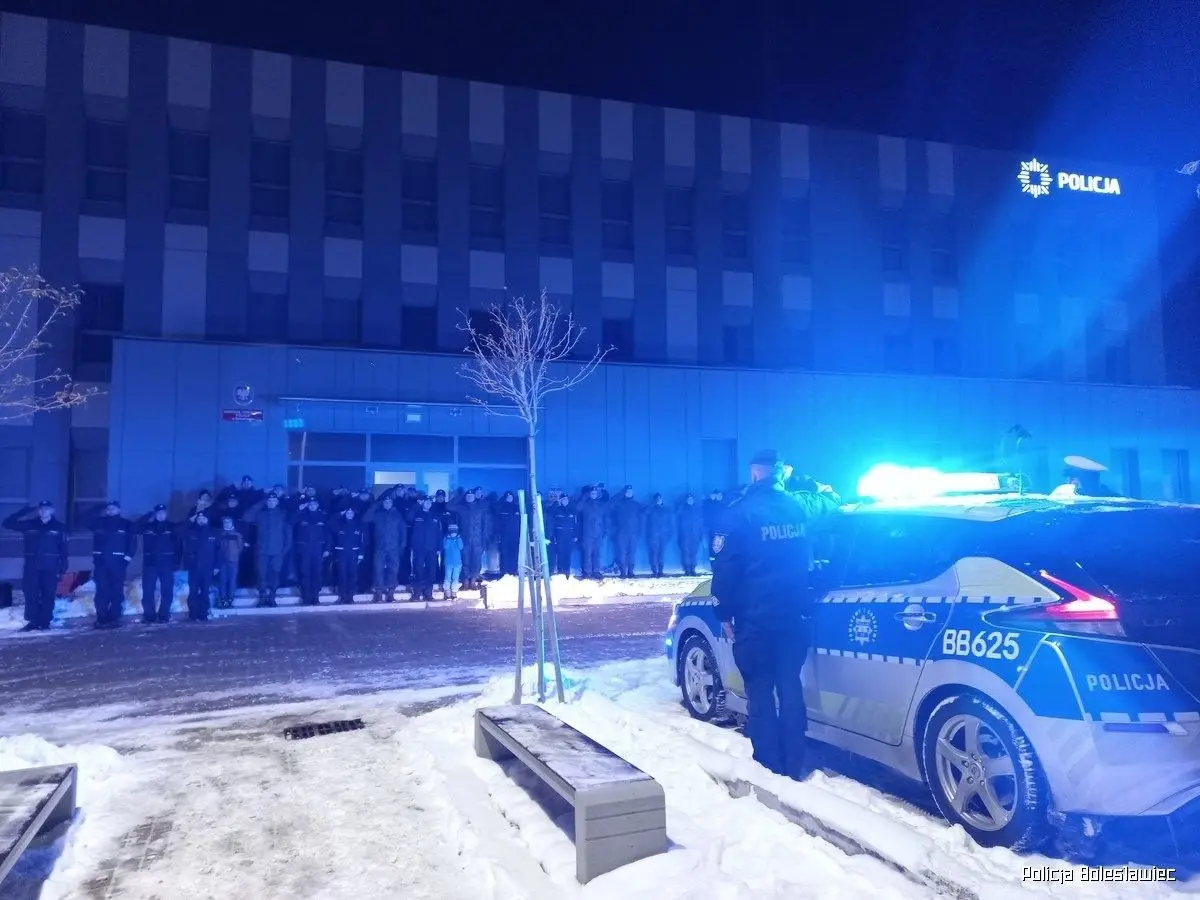 Policjanci oddali hołd zmarłym funkcjonariuszom