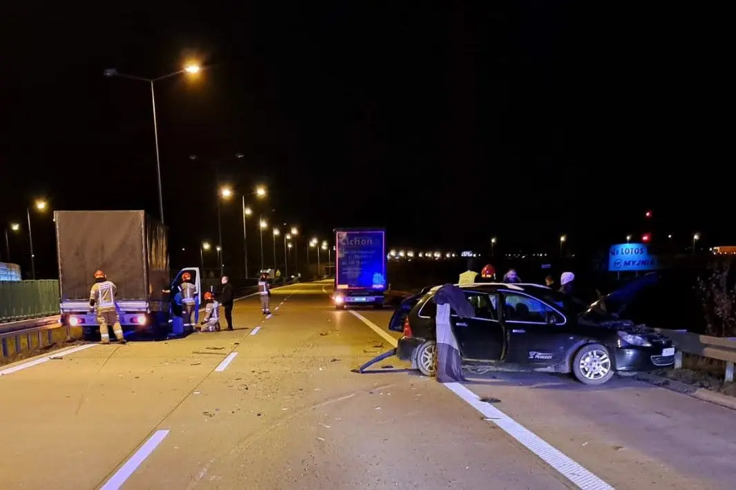 Trzy auta zderzyły się na A4