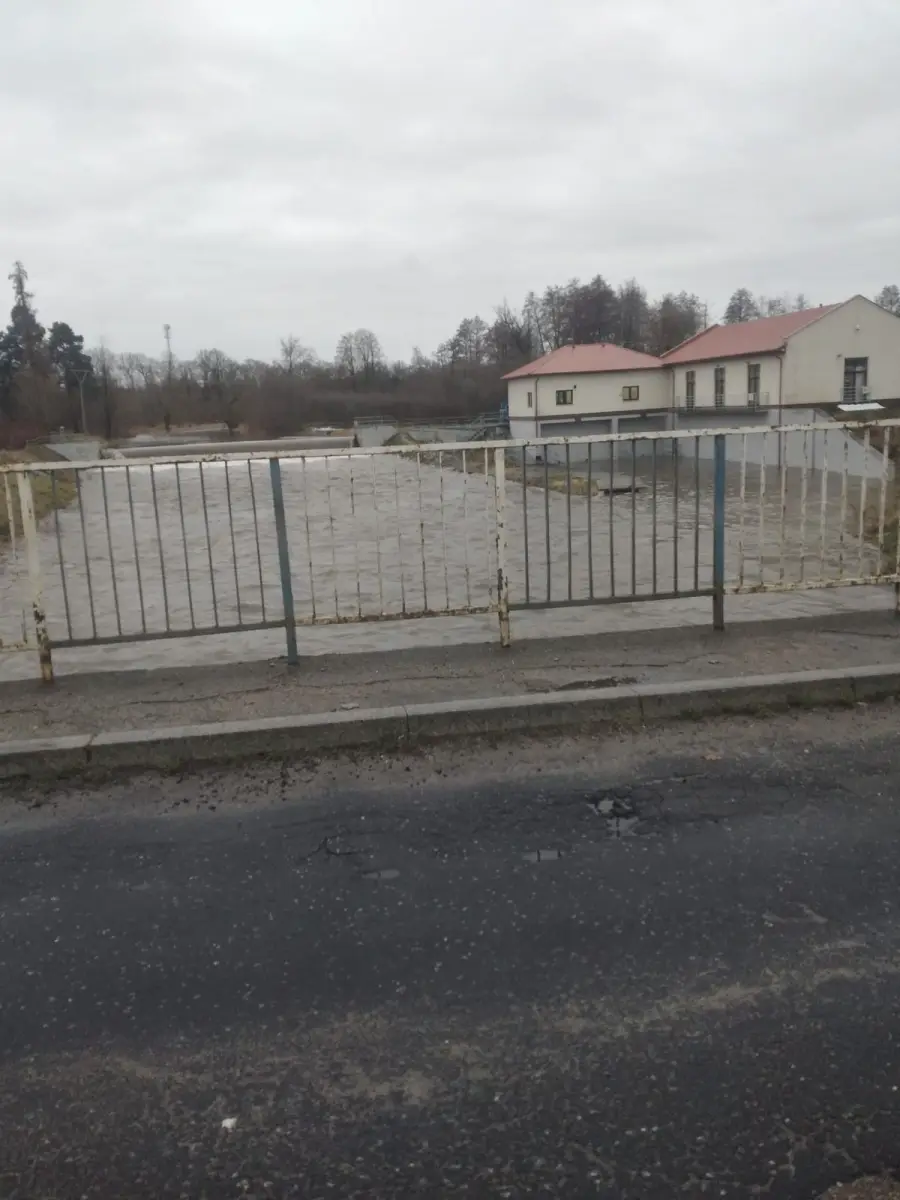 Rzeki w regionie występują z koryt. Jest ostrzeżenie od strażaków