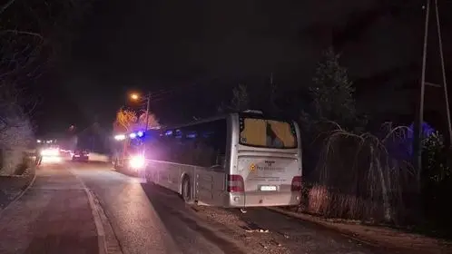 Zderzenie z udziałem dwóch aut i autobusu w Różyńcu