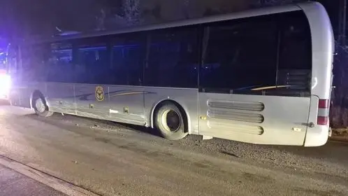 Zderzenie z udziałem dwóch aut i autobusu w Różyńcu