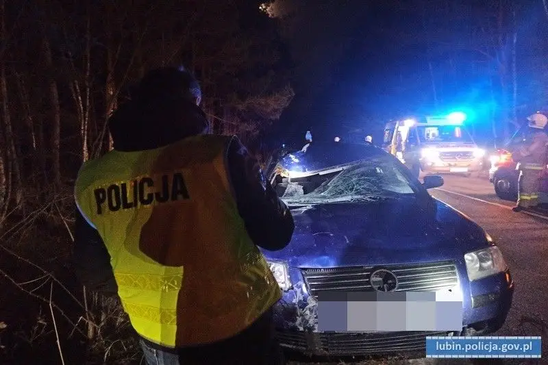 Tragedia na drodze: 48-letni rowerzysta nie żyje, a jego 15-letni syn trafił do szpitala