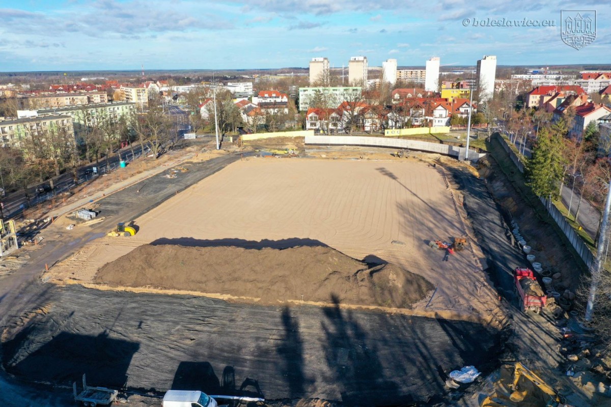 Intensywne prace budowlane na stadionie miejskim w Bolesławcu