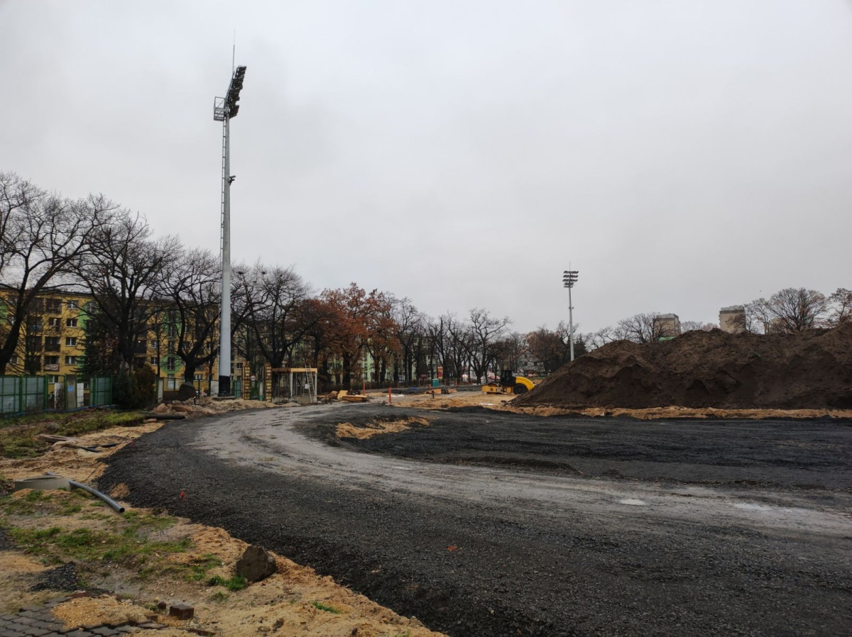 Intensywne prace budowlane na stadionie miejskim w Bolesławcu
