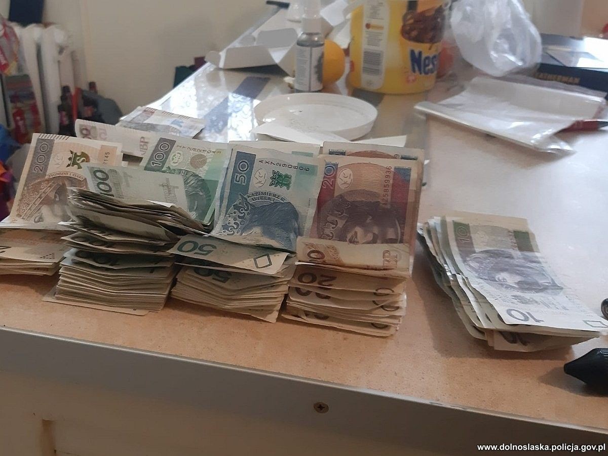 Fałszywe banknoty i narkotyki