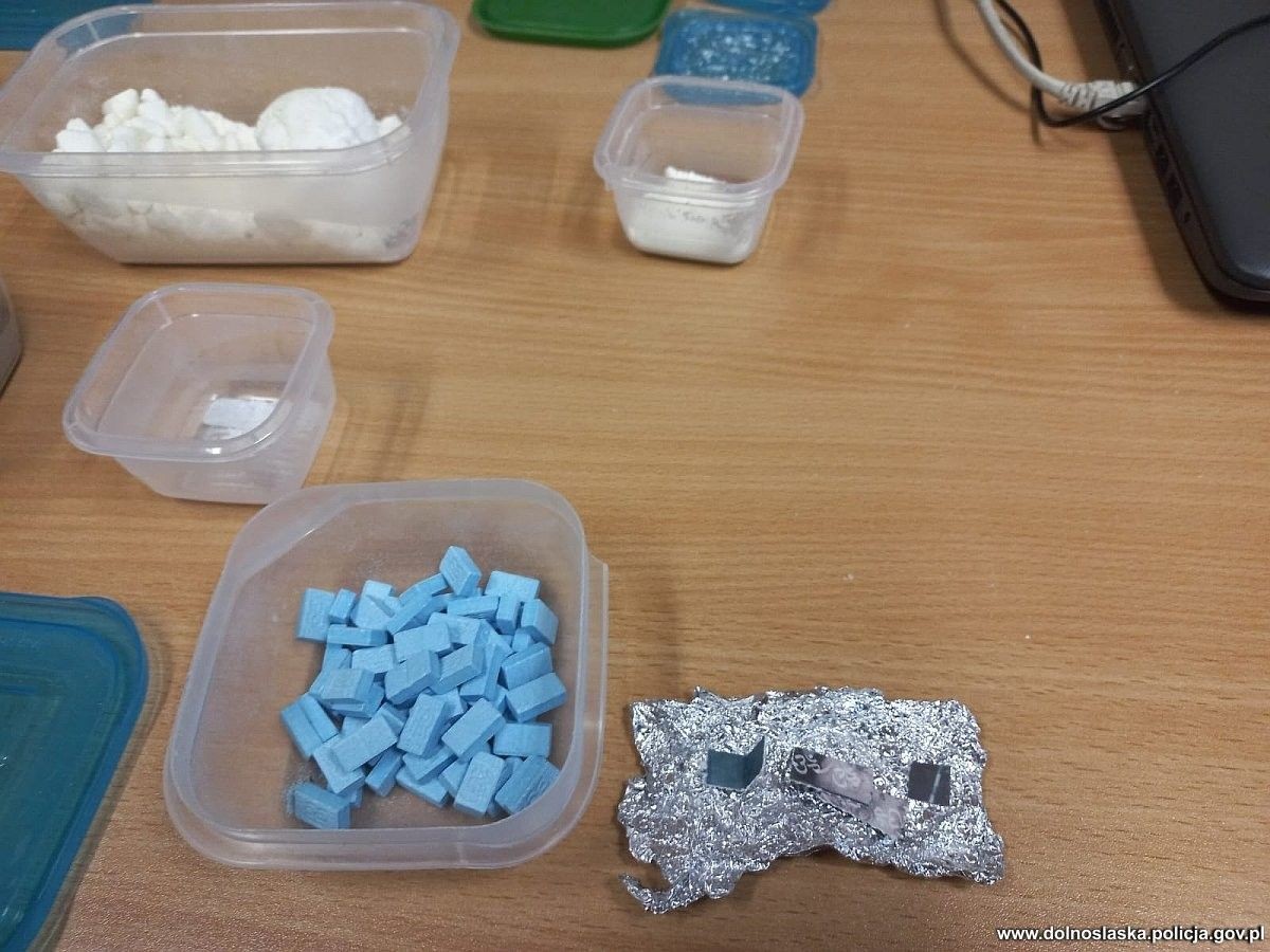 Fałszywe banknoty i narkotyki