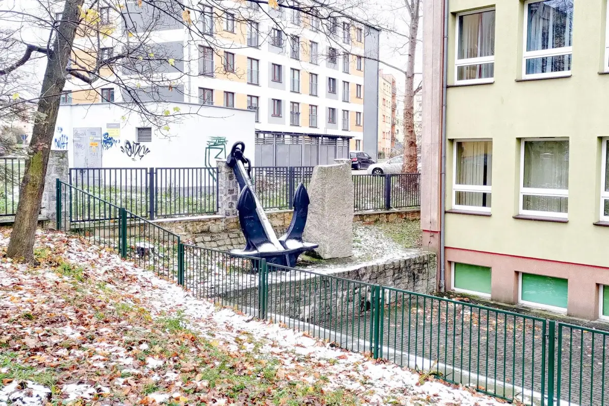Kotwica przy Szkole Podstawowej nr 2
