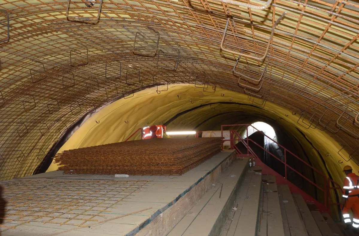 PKP: Ostatnie prace w tunelu na trasie Wrocław–Jelenia Góra