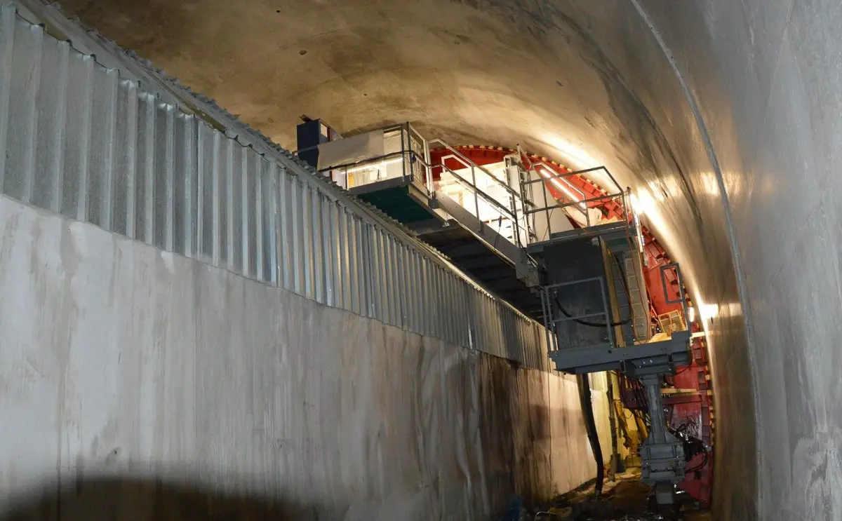 PKP: Ostatnie prace w tunelu na trasie Wrocław–Jelenia Góra