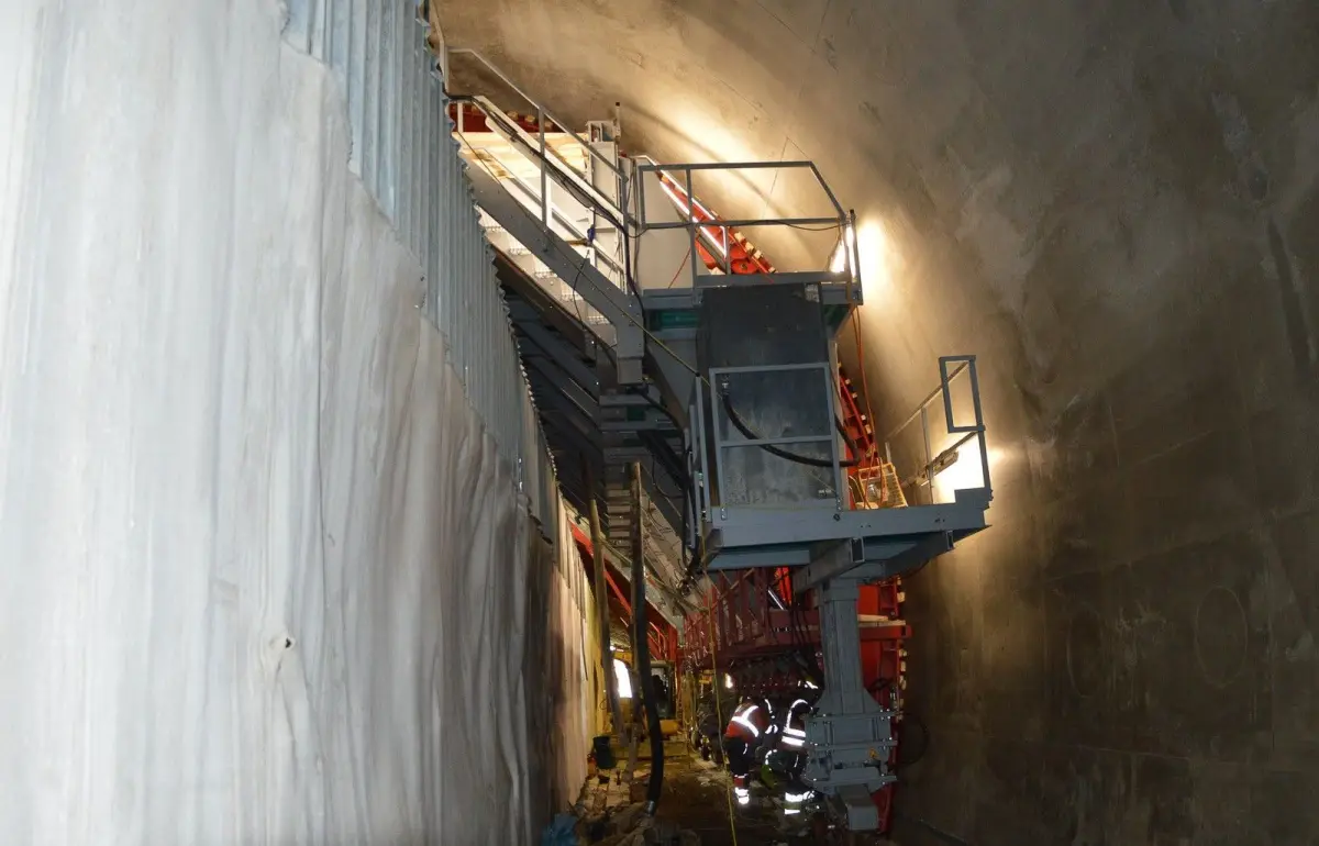 PKP: Ostatnie prace w tunelu na trasie Wrocław–Jelenia Góra