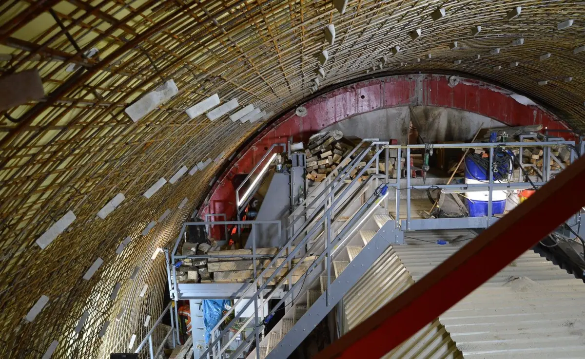 PKP: Ostatnie prace w tunelu na trasie Wrocław–Jelenia Góra