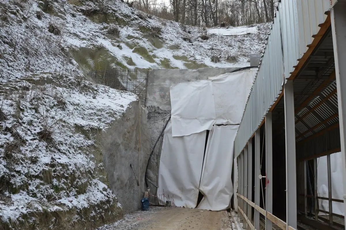 PKP: Ostatnie prace w tunelu na trasie Wrocław–Jelenia Góra
