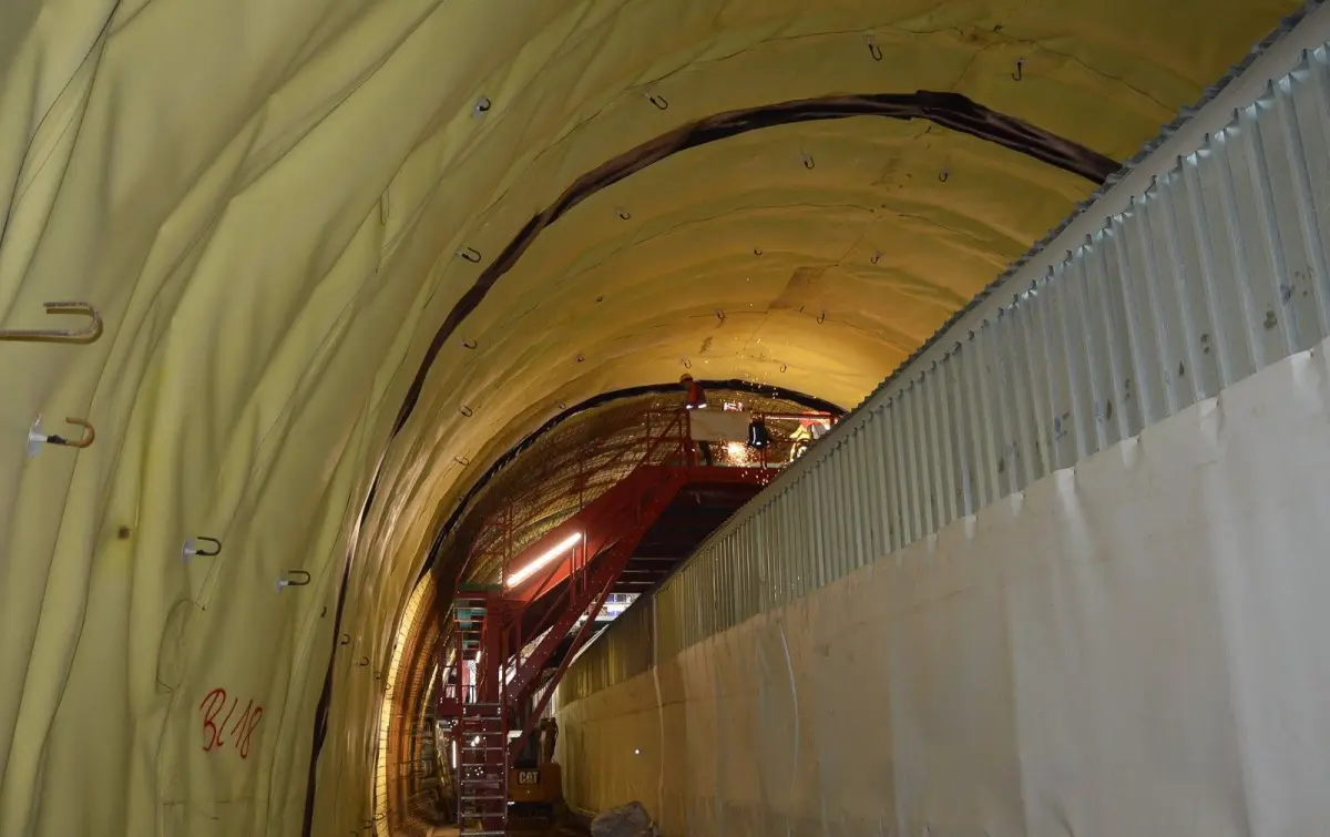 PKP: Ostatnie prace w tunelu na trasie Wrocław–Jelenia Góra