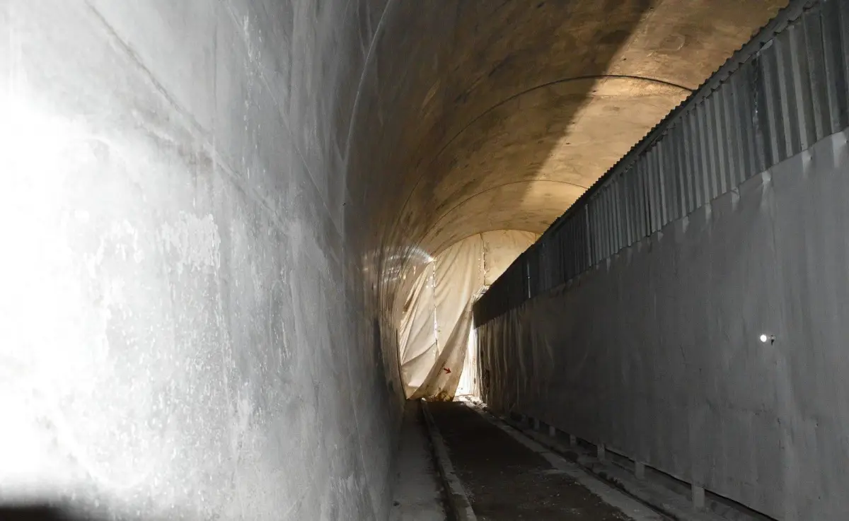 PKP: Ostatnie prace w tunelu na trasie Wrocław–Jelenia Góra