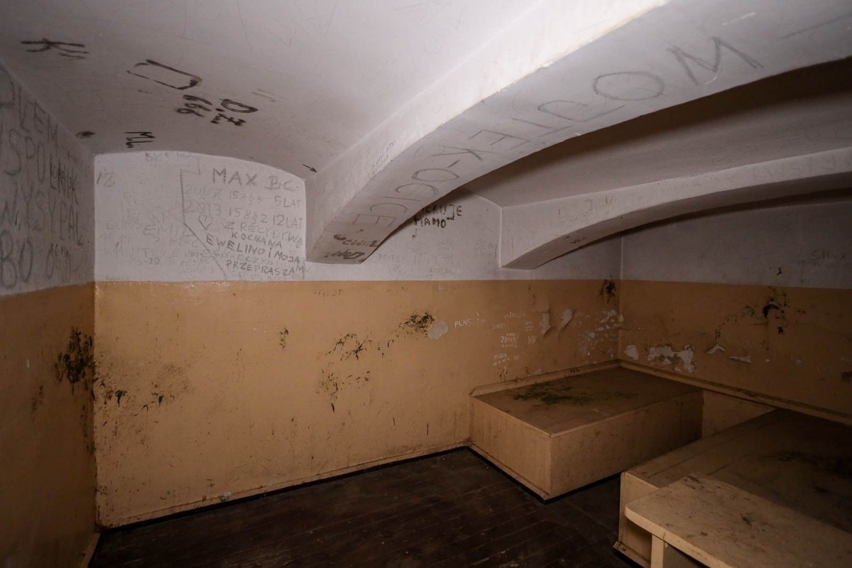 Cele jak z horroru w byłej Komendzie Powiatowej Policji w Bolesławcu