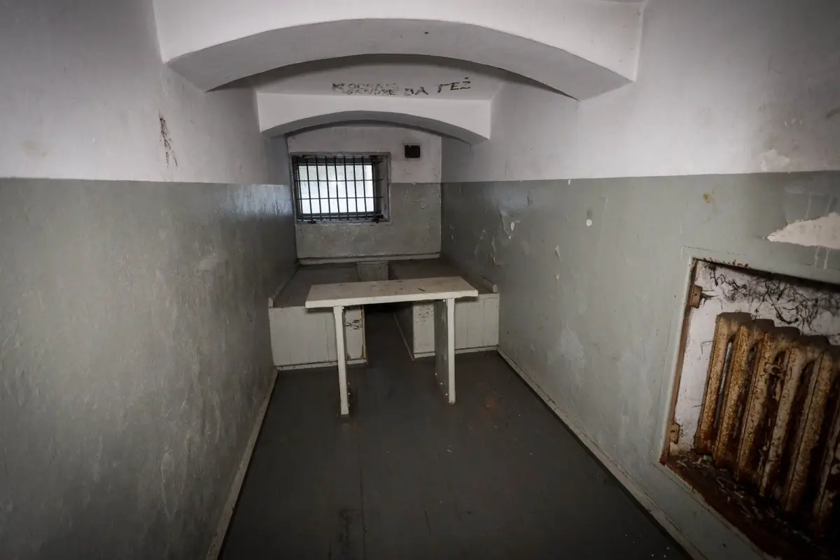 Cele jak z horroru w byłej Komendzie Powiatowej Policji w Bolesławcu
