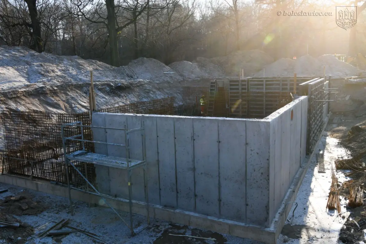 Prace przy parku wodnym przy ulicy Spacerowej w Bolesławcu