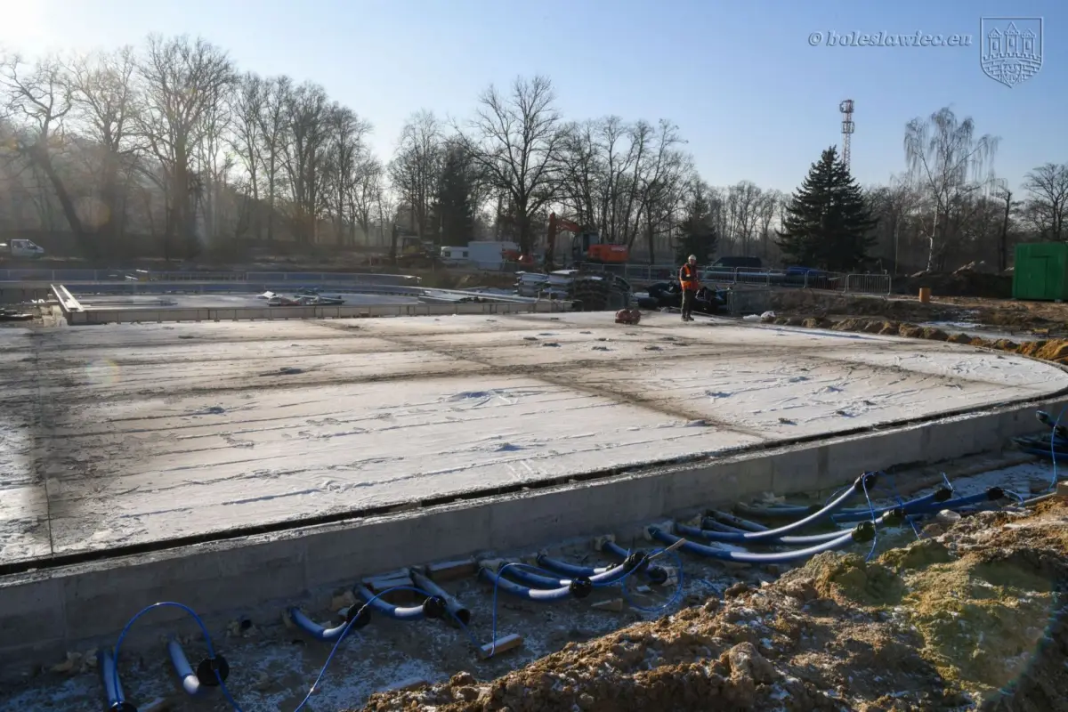 Prace przy parku wodnym przy ulicy Spacerowej w Bolesławcu