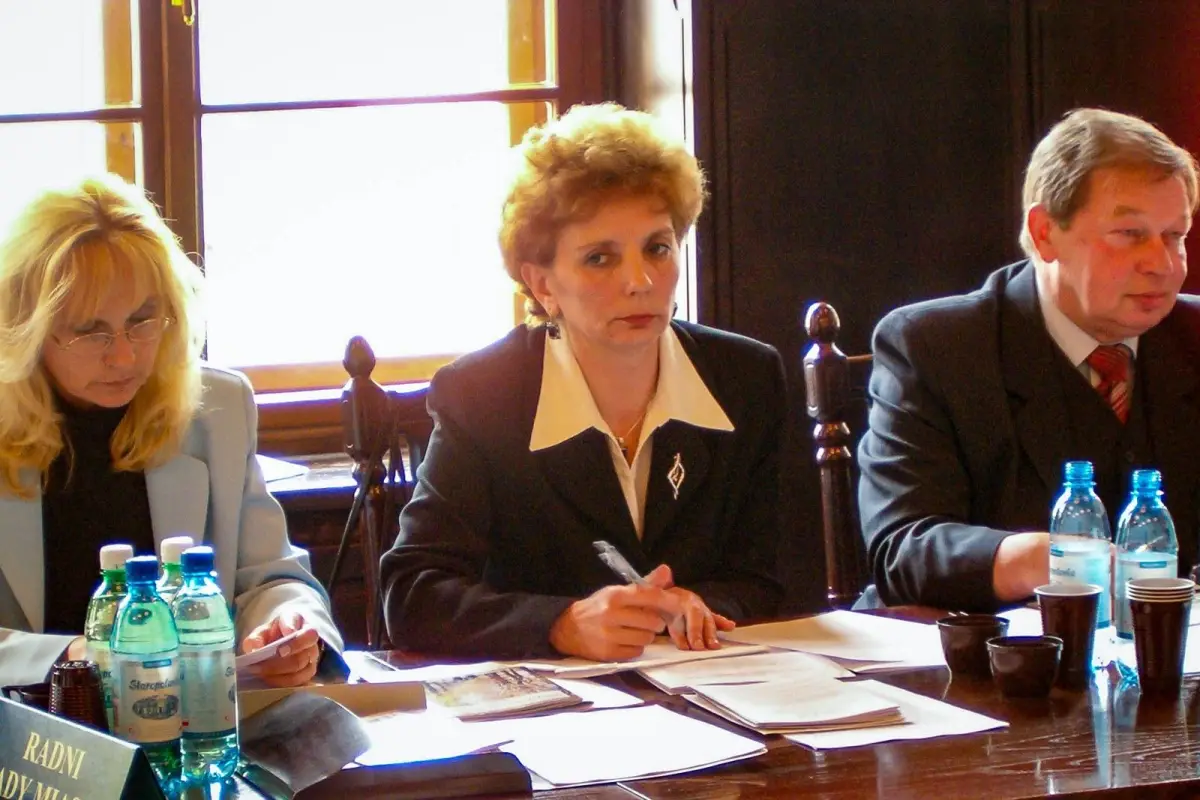 Grażyna Zbieg na sesji rady miasta w roku 2004