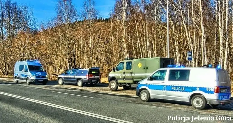 Робота служб на вулиці Spółdzielcza у Jelenia Góra