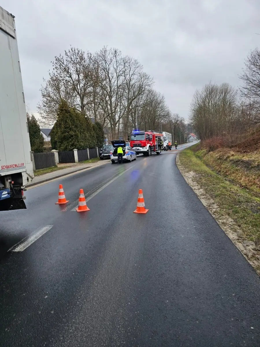 Zderzenie dwóch aut w Nowogrodźcu