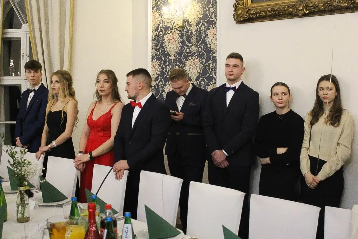 Maturzyści z ZSOiZ bawią się na studniówce