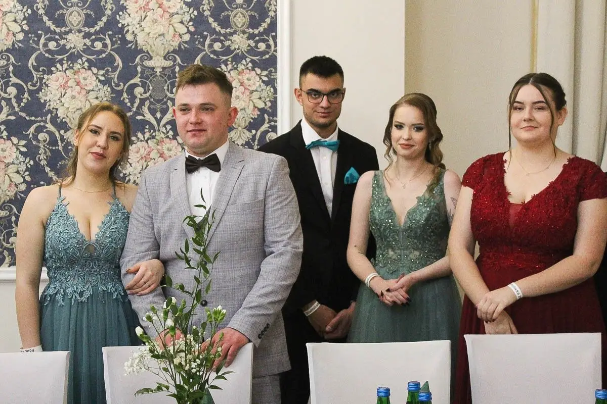 Випускники ZSOiZ розважаються на студентському балу