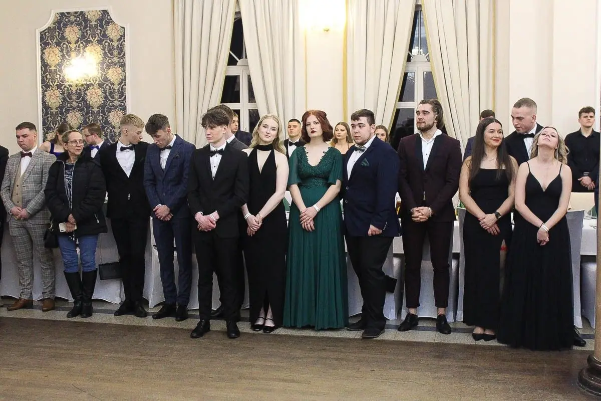 Maturzyści z ZSOiZ bawią się na studniówce