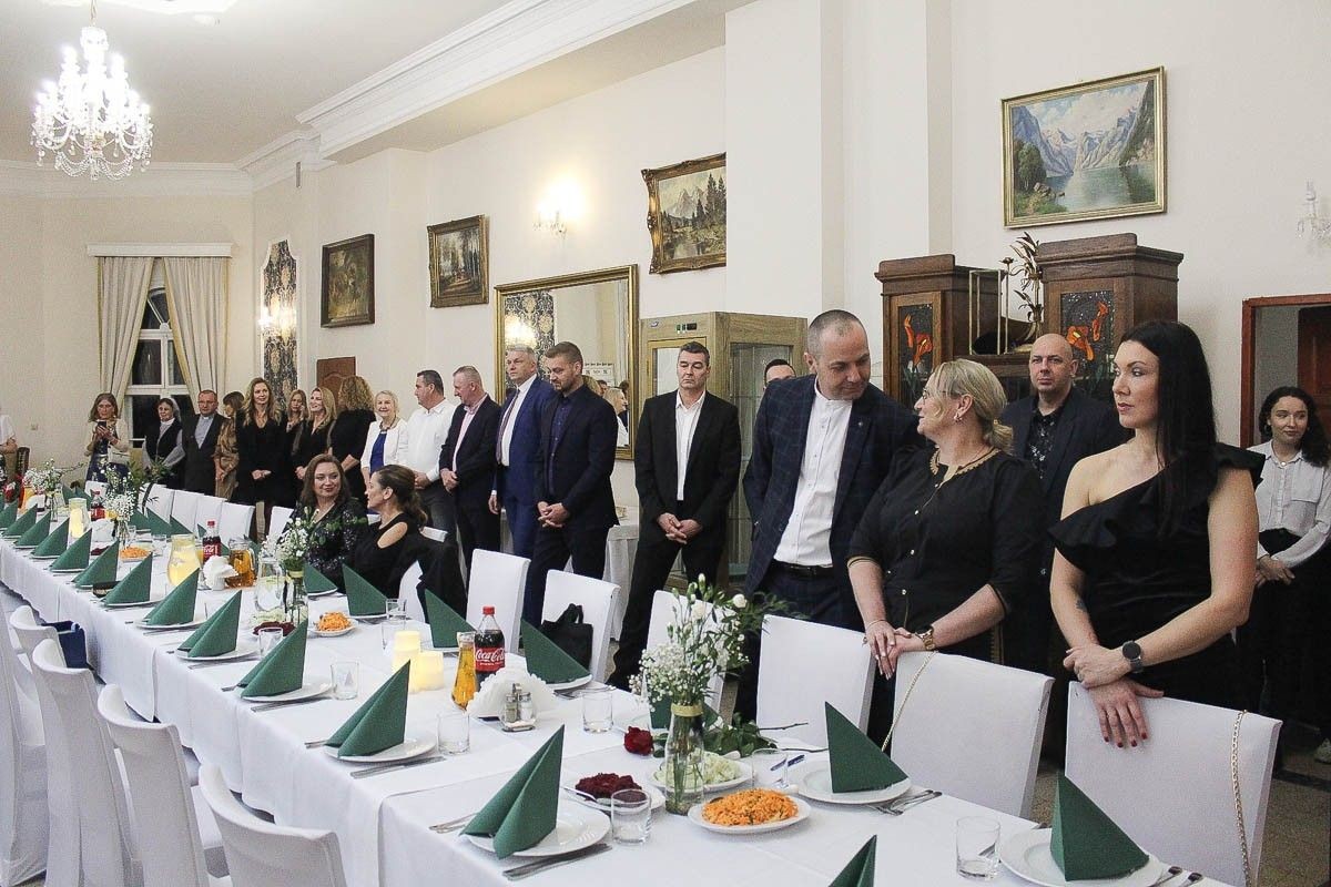 Maturzyści z ZSOiZ bawią się na studniówce