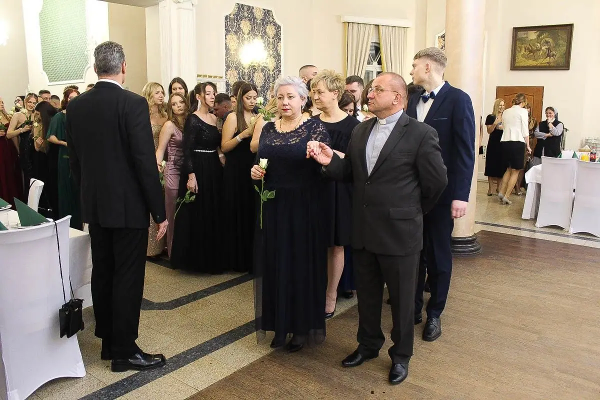 ZSOiZ students enjoy their prom