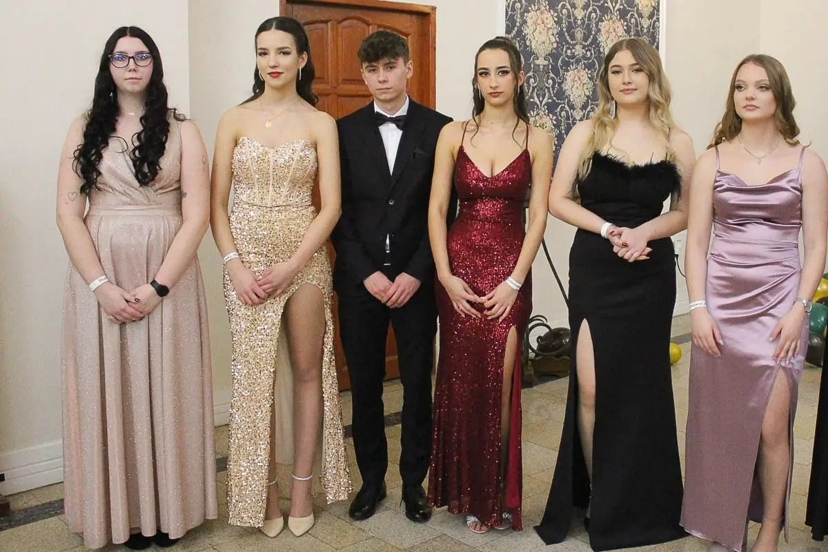 Maturzyści z ZSOiZ bawią się na studniówce