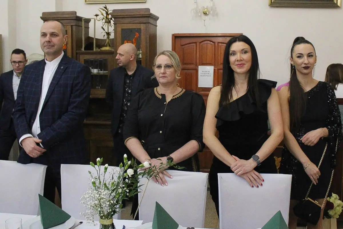 Maturzyści z ZSOiZ bawią się na studniówce
