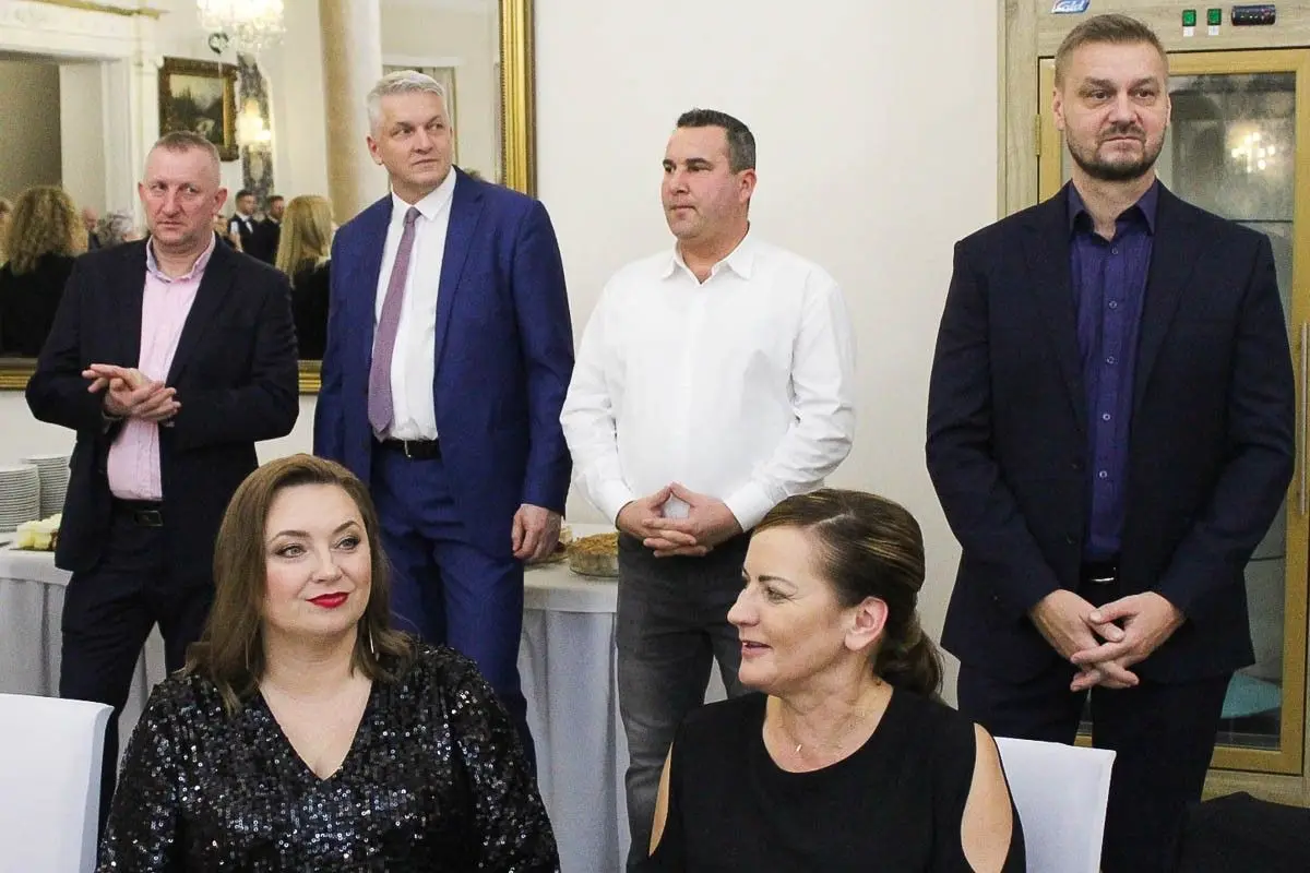 Maturzyści z ZSOiZ bawią się na studniówce