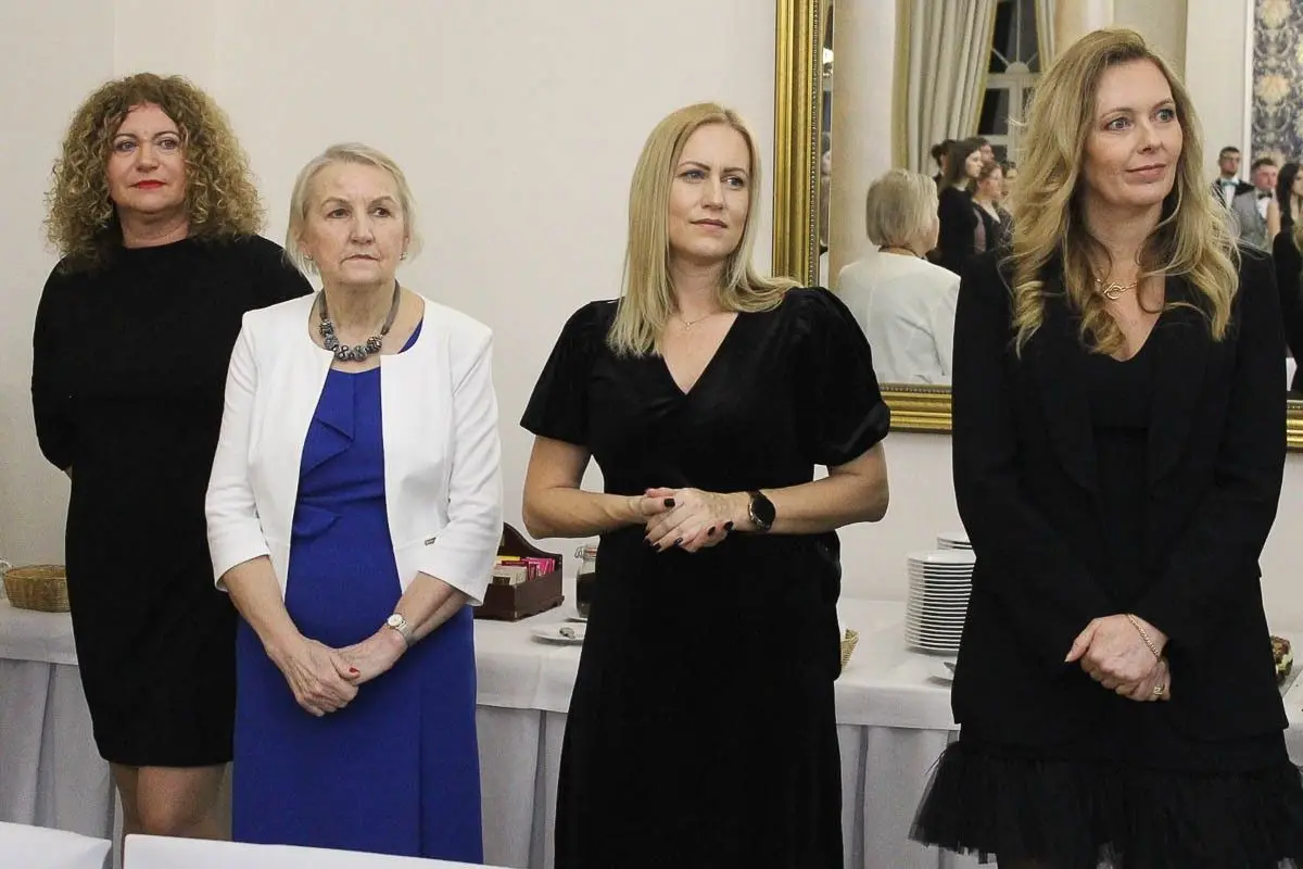 Maturzyści z ZSOiZ bawią się na studniówce