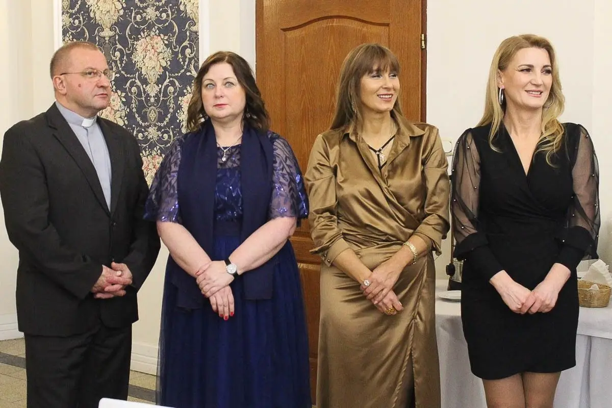 Maturzyści z ZSOiZ bawią się na studniówce