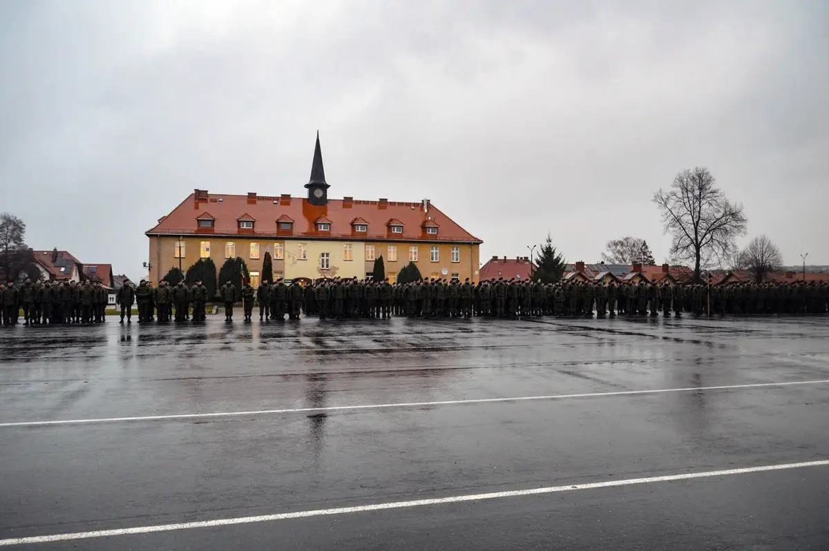 Żołnierze rezerwy na ćwiczeniach w bolesławieckim pułku