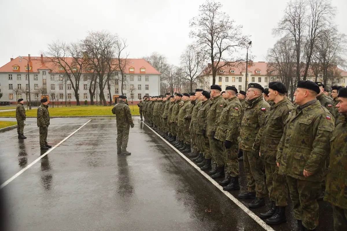 Żołnierze rezerwy na ćwiczeniach w bolesławieckim pułku