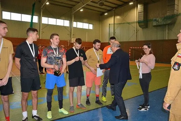 OSP Różyniec zwyciężyła w turnieju Futstal w Gromadce