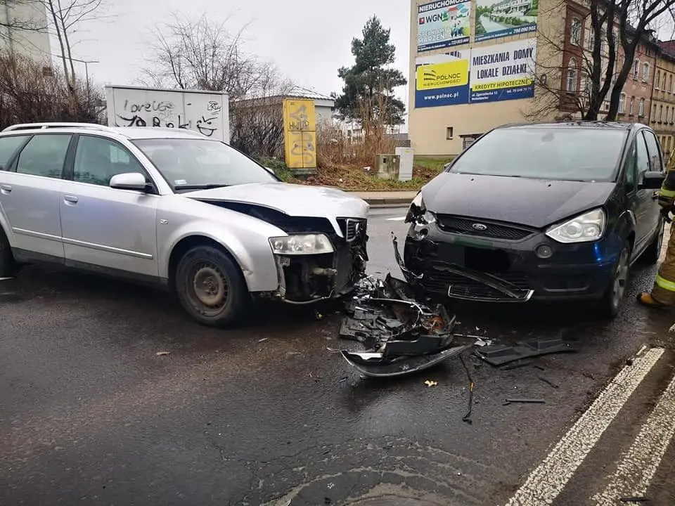 Zderzenie dwóch aut na Garncarskiej w Bolesławcu