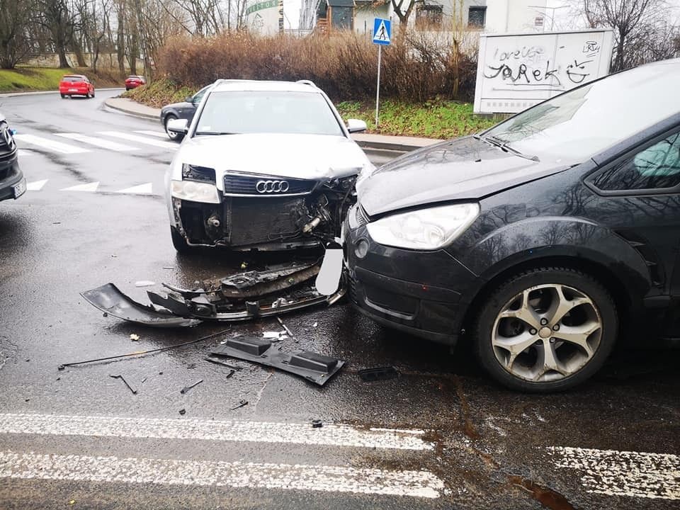 Zderzenie dwóch aut na Garncarskiej w Bolesławcu