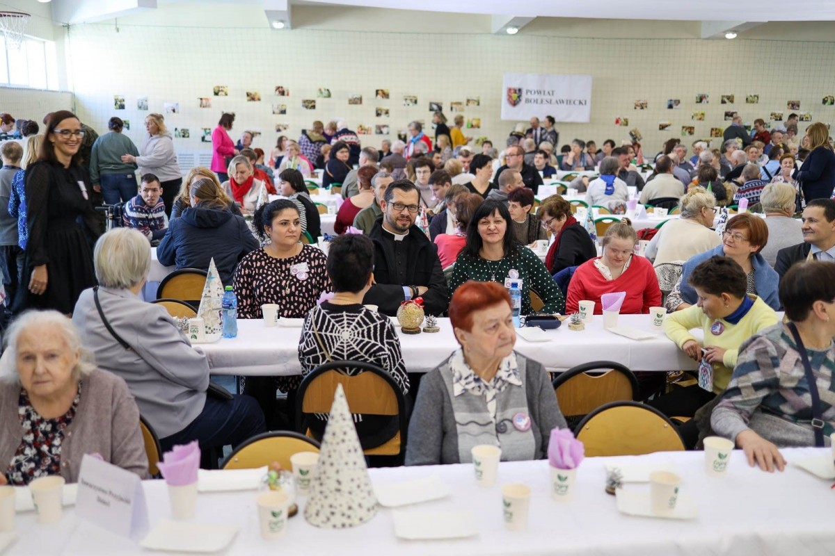 Spotkanie osób z niepełnosprawnościami w sali I LO